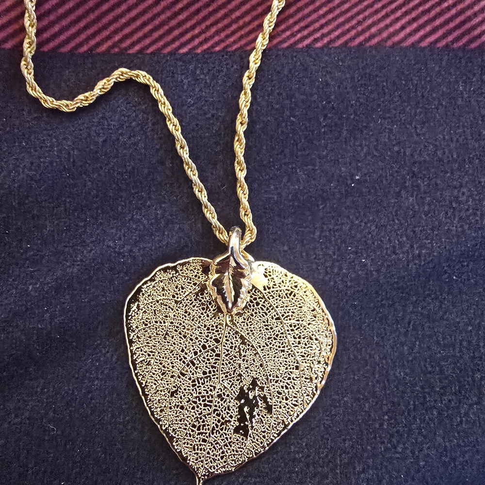 Gold Aspen Leaf Pendant Necklace - Women's Fashion Jewelry